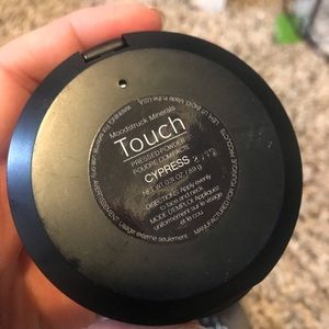 Younique Touch Pressed Powder Cypress